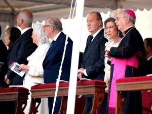 Sus Majestadas a su llegada a la Plaza de San Pedro. Foto: ww.casareal.es