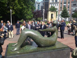 Escultura de Henry Moore en Bilbao.