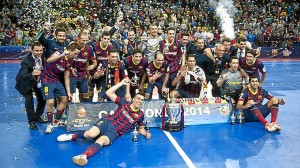 El equipo posa con la Copa del Rey. / Foto: www.fcbarcelona.es