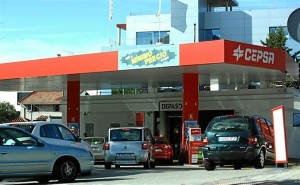 Gasolinera española en plena actividad