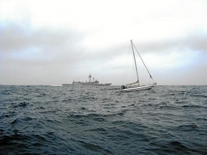 La fragata 'Navarra' ha socorrido a un velero francés. / Foto: Estado Mayor