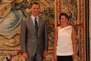 Felipe VI con la presidenta del Parlamento balear. / Foto: Twitter Casa Real