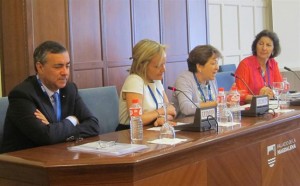 Intervención de la secretaria general de Consumo, Pilar Farjas, en la Universidad Menéndez Pelayo. / Foto: Europa Press.