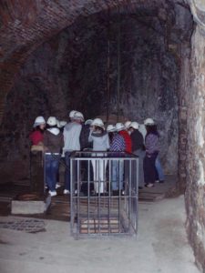 En el Parque Minero de Almadén los visitantes pueden bajar a la mina en una jaula. /  Foto: www.turismoindustrial.es