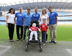 Silva con el pequeño y su familia. / Foto: Europa Press