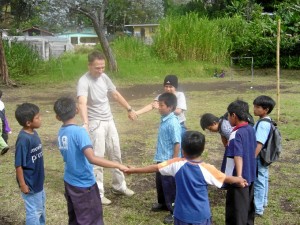 Jugando con niños en Panamá.