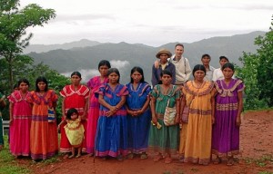 En Cerro Tula, Panamá, con indigenas.