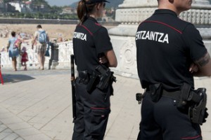 Agentes de la Ertzaintza. / Foto: www.interior.ejgv.euskadi.net