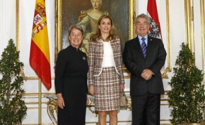 La Reina junto al presidente de Austria, Heinz Fischer, y su esposa Margit Fischer. / Foto: Casa Real / Borja Fotógrafos.