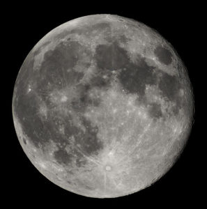 La luna es el único satélite de la tierra.