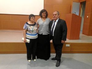 Ella y su familia se sintió muy orgullosa tras obtener el título de Doctora.