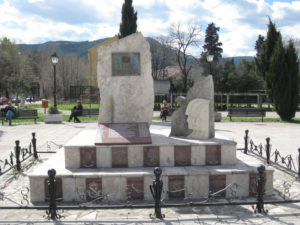 Plaza de España en Móstar (Bosnia). / http://leopardosenlanieve.blogspot.com.es