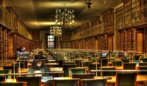 Sala de lectura de la Facultad de Geografía e Historia de la Universidad de Santiago de Compostela. / http://www.libropatas.com