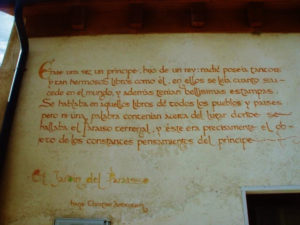 Las paredes lucen fragmentos de obras famosas. / http://ilona-miguarida.blogspot.com.es 