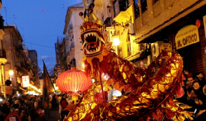 Las calles Valencia se visten de gala para celebrar el Año Nuevo Chino. / http://www.miravalencia.com