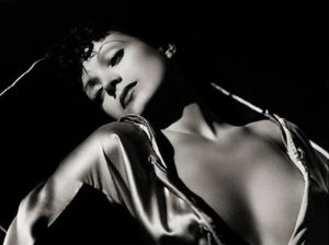 Conchita apareció desnuda en la cinta 'La mujer y el pelele'. / Foto: estrellasdelcineespanol.blogspot.com.es