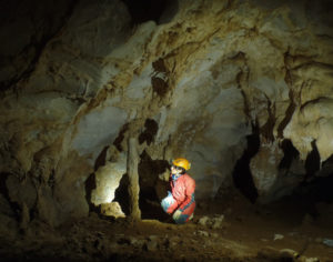 Espeleólogo en la cueva 'Aurea'. / Foto: Gobierno de Cantabria