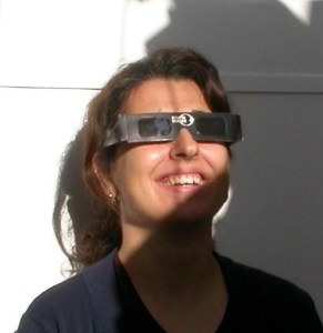 La mejor forma de ver el fenómeno es con gafas de eclipse. / Foto: www.oam.es