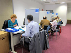 Atención al contribuyente en una sede de la Agencia Tributaria./ Foto: Europa Press.
