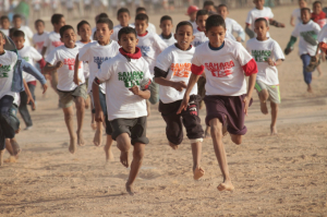 La carrera de niños durante la Sahara Marathon. / http://www.proyectosahara.com