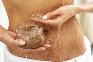 Los masajes exfoliantes con elementos naturales son muy beneficiosos para el sistema circulatorio y para nuestra piel.