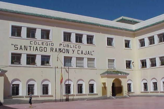 Fachada del CEIP Ramón y Cajal de Ceuta.