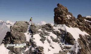 Kilian Jornet corre entre cumbres nevadas. / Foto: www.facebook.com/summitsofmylife