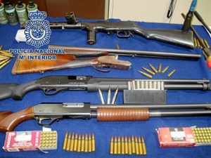 Armas incautadas por los agentes.