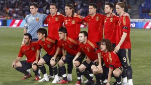 Equipo inicial de España en el partido disputado en Huelva ante Perú en mayo de 2008.