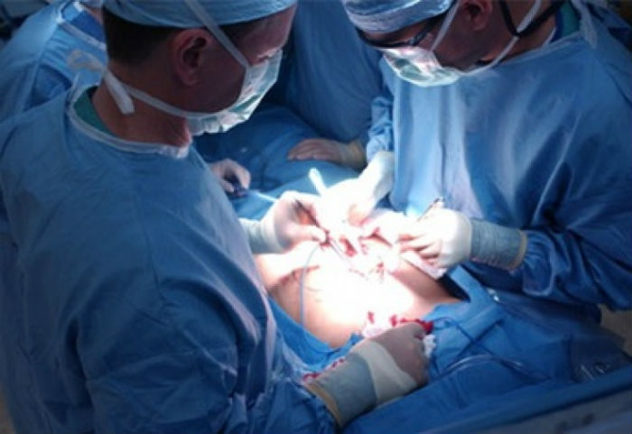 Intervención quirúrgica de trasplante renal.