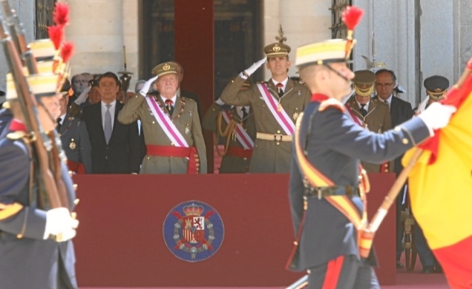 El Rey y el Príncipe con el uniforme del Ejército de Tierra.