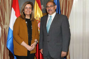 Fátima Báñez y Guillermo Sosa Flores.