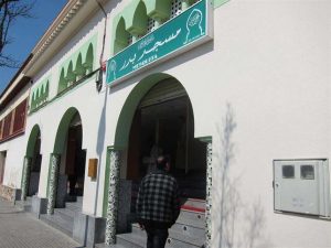 Las mezquitas se preparan para acoger los rezos durante el Ramadán.