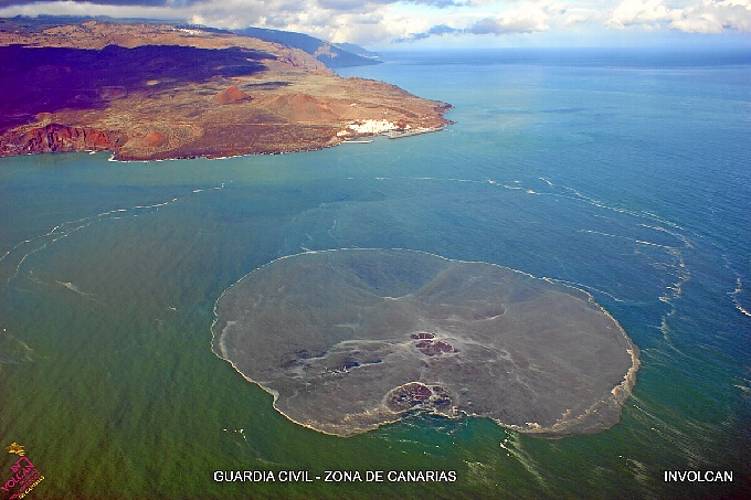Burbuja submarina tras la erupción del volcán
