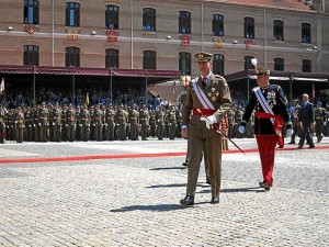 El Rey Felipe VI ha entregado los despachos reales por primera vez.