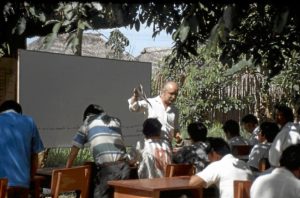 García imparte un curso en San Lorenzo, Perú, para los pueblos wampis, awajum, chapra, kandozi, shawi, kichwa, kukam, achuar y shiwilu.