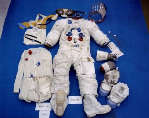 Trajes espaciales, como el de Neil Armstrong, se basan en el diseño que hizo Emilio Herrera.