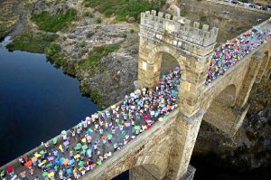 Los vecinos de Alcántara formaron una cadena humana. / Foto: Facebook Alcántara Mejor Rincón 2014