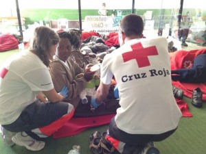 Cruz Roja atiende a los inmigrantes.