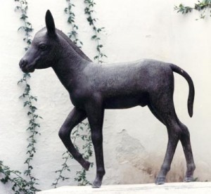 Estatua dedicada al burrito Platero en Moguer, el pueblo natal de Juan Ramón. / Foto: wikipedia