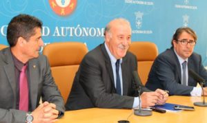 Del Bosque durante la charla en Ceuta. / Foto: Federación de Fútbol de Ceuta