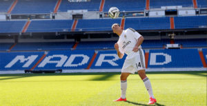 El jugador mexicano pisó el césped del Bernabéu. / Foto: www.realmadrid