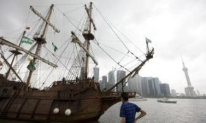 El galeón Andalucía rumbo a Shanghái. 