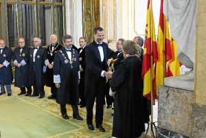 El Rey Felipe VI durante su recepción por el presidente del Tribunal Supremo y la Sala de Gobierno. / Foto: www.poderjudicial.es