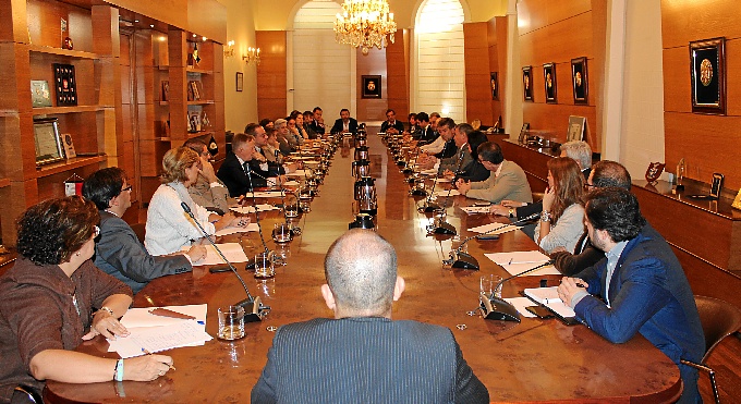 Cosidó se ha reunido con representantes de colegios mayores.