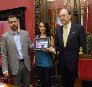 Presentación de la aplicación en el Ayuntamiento de Granada./ Foto: www.granada.org