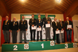 Podium de medallas por equipos