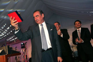 Carlos Herrera recogió su premio.