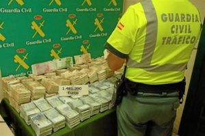 Dinero recuperado por la Guardia Civil.