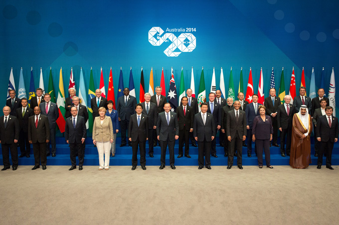 Foto de familia de los jefes de Estado y de Gobierno asistentes a la cumbre del G-20 que se celebra en Brisbane, Australia.